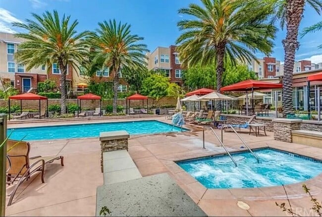 Building Photo - 16 Compass