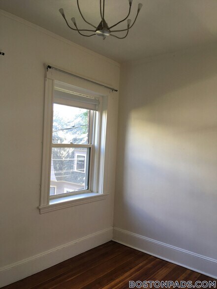 Building Photo - 163 Summer St