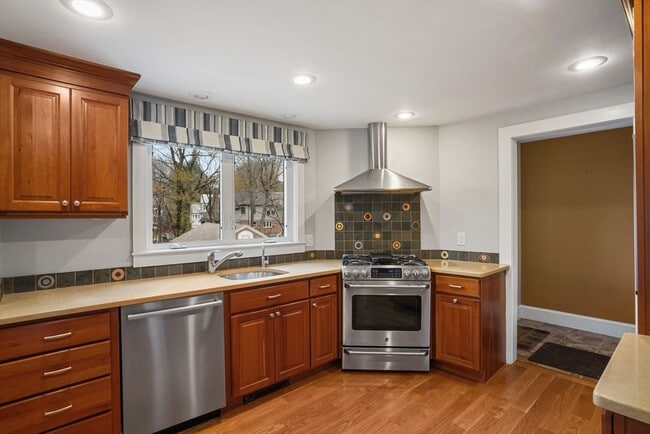 Building Photo - 28 Exmoor Rd