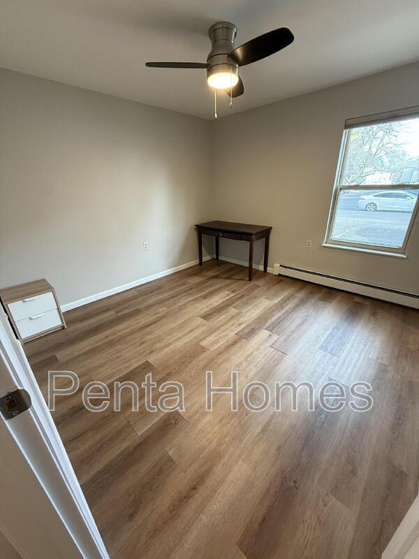 Building Photo - 512 E Monroe Dr