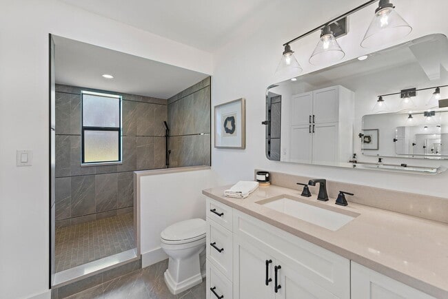 Building Photo - 19800 Sandpointe Bay Dr