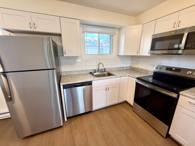 Building Photo - 4950-4956 Basswood Drive