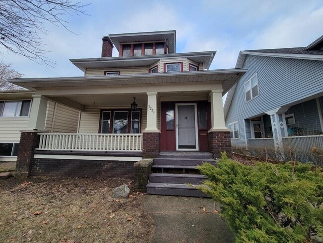 Building Photo - 3221 S Harrison St