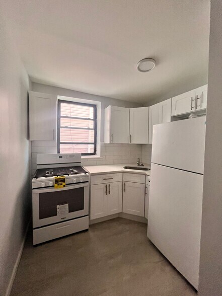 136 Grant Ave 1B - 134 Grant Ave