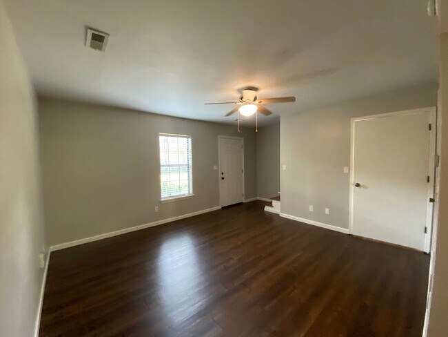 Building Photo - 2628 E Kantz Dr