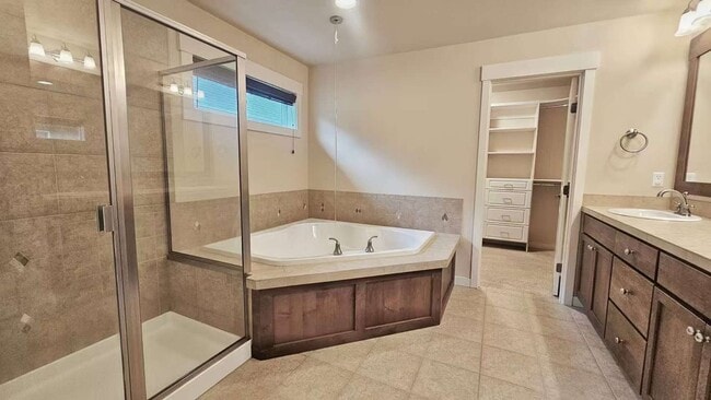 Building Photo - 10844 Muirwood Way NE