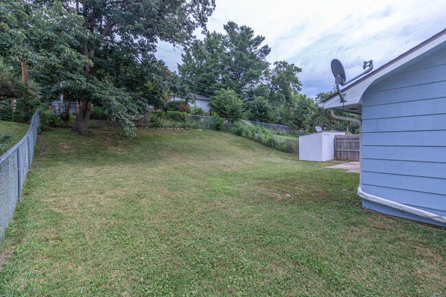 Building Photo - 1715 Stanford Dr