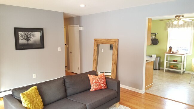 Building Photo - Incredibly well maintained rancher in Monrovia available mid June!