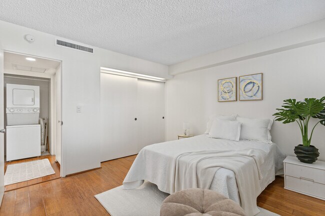 Building Photo - 1860 Ala Moana Blvd