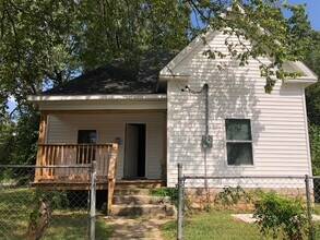 Building Photo - 3 Bed, 2 Bath Home