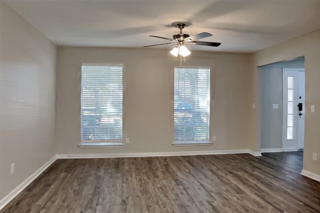 Building Photo - 3911 Spring River Dr