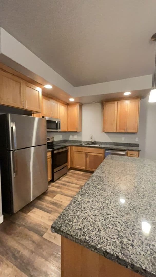 Building Photo - 3 Bedroom 2.5 Bath with Attached Garage