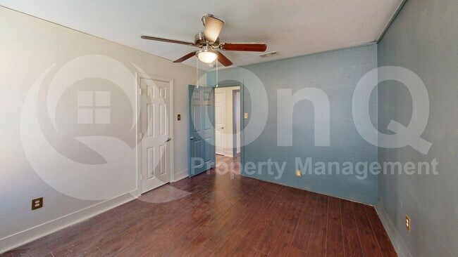 Building Photo - 1524 Hilltop Dr