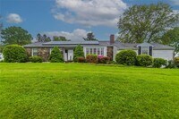Building Photo - 37 Clover Hill Dr