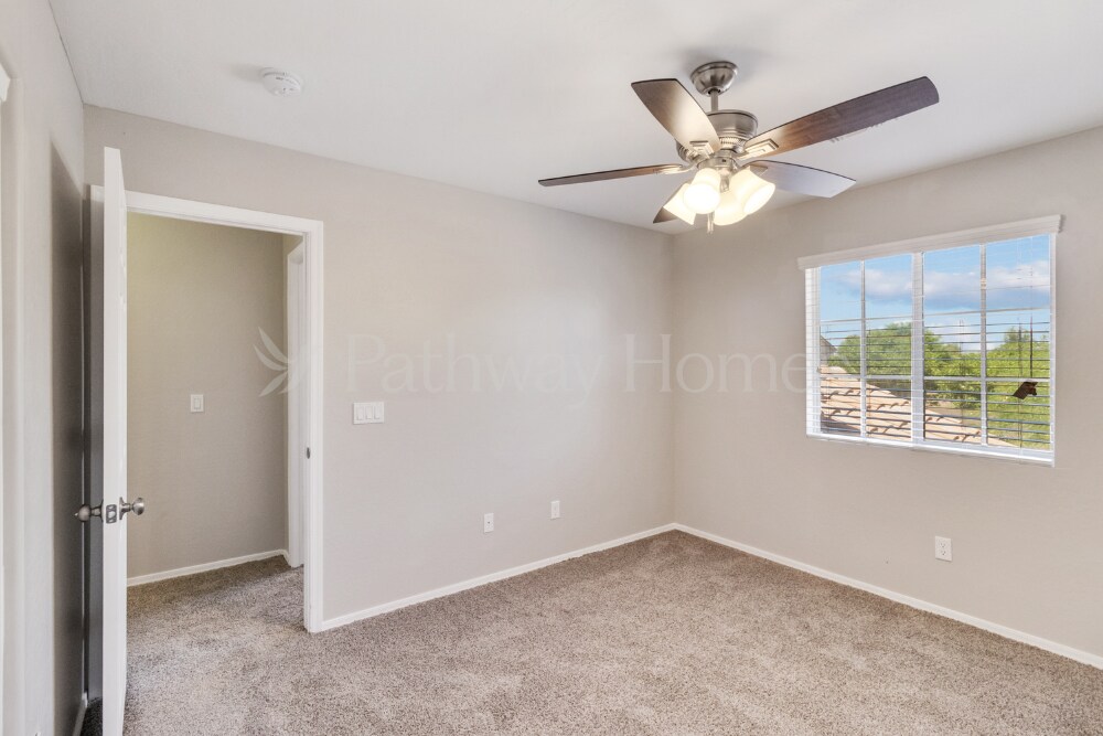 Building Photo - 31420 N Shale Dr