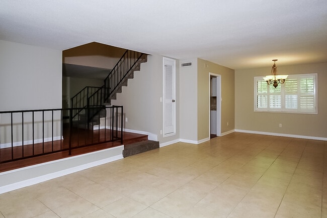 Building Photo - Stunning 2-Story Home