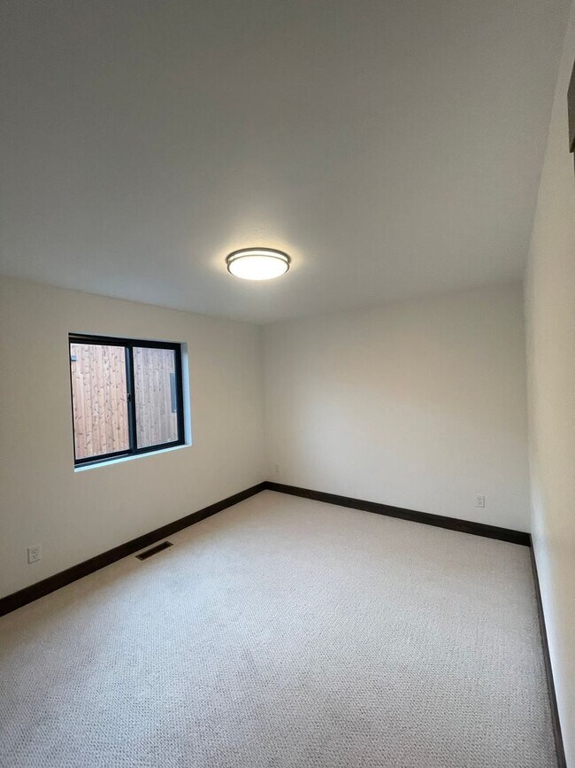 Building Photo - Brand New Three Story Whitefish Townhouse