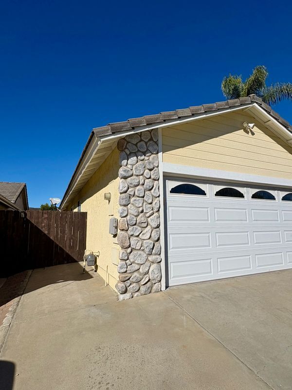 Building Photo - 612 Maybritt Cir