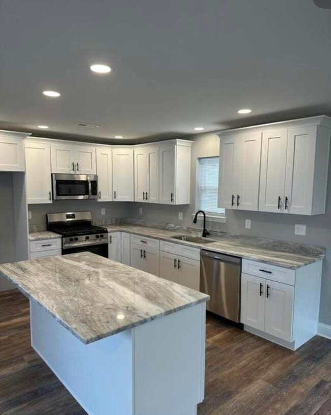 Building Photo - 300 Saunders Ave