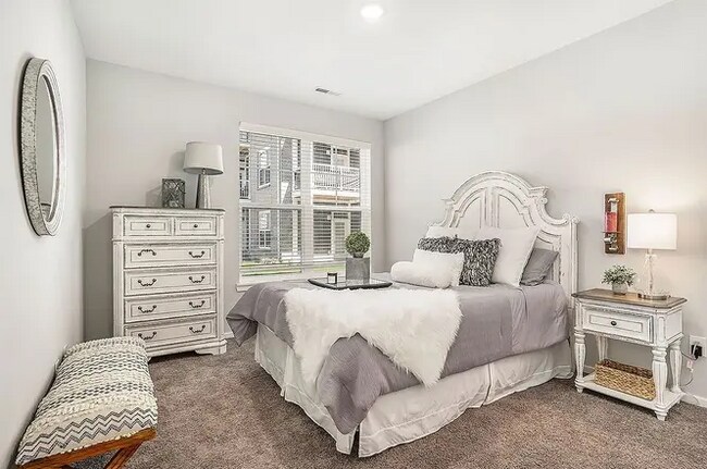 Building Photo - 368 Beacon Light Cir