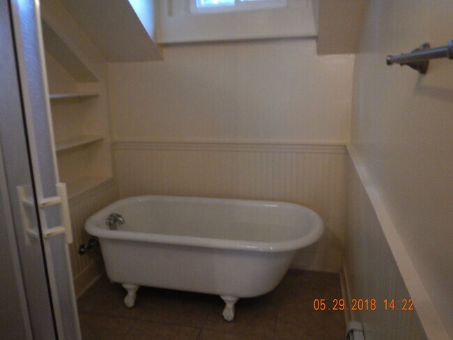 Building Photo - Available 6/1/25 Charming Two Story Single...