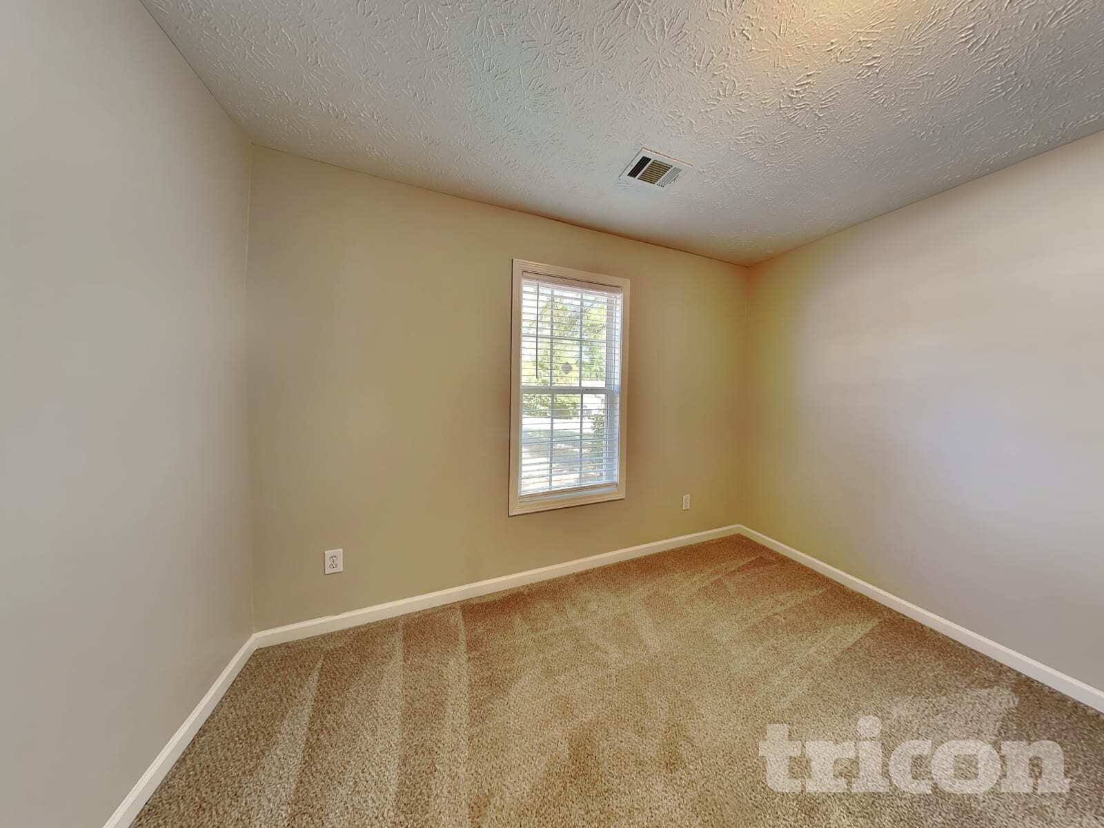 Building Photo - 410 Red Oak Ct