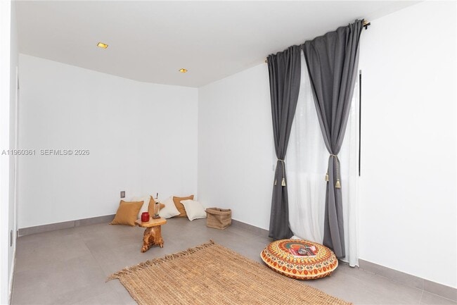 Building Photo - 63 SW 31st Rd