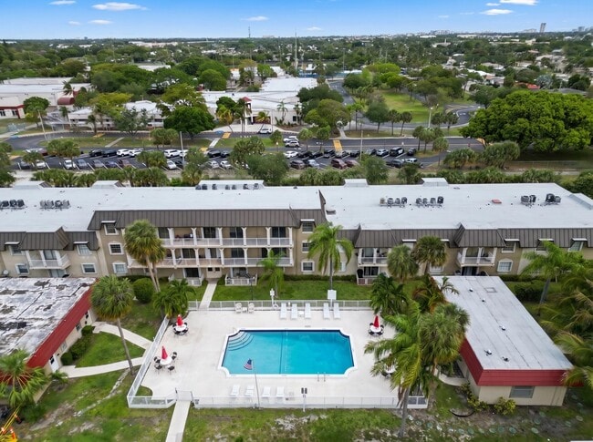 Building Photo - 495 SE 8th St