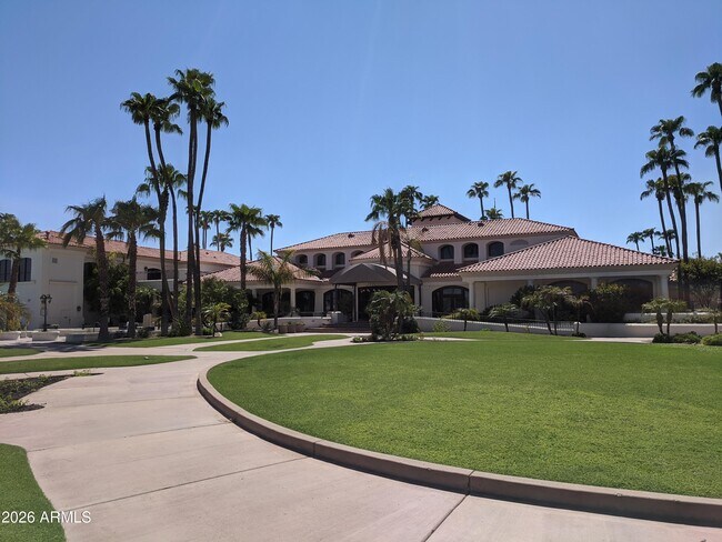 Building Photo - 1321 N Jamaica Way