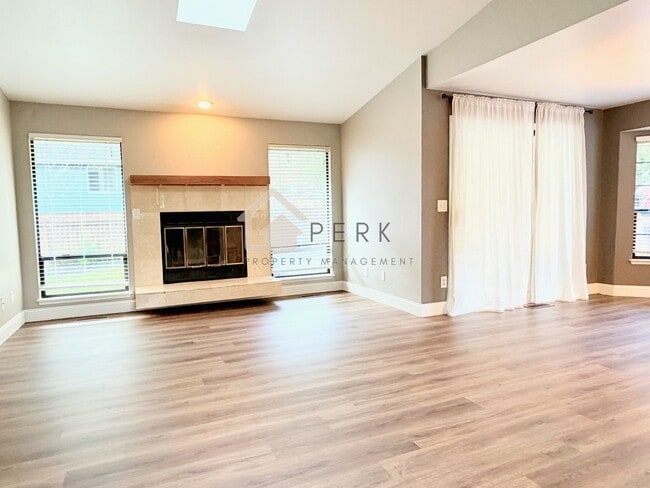 Building Photo - Beautifully Updated 3-Bedroom Home with A/C, Fenced Yard & Modern Finishes