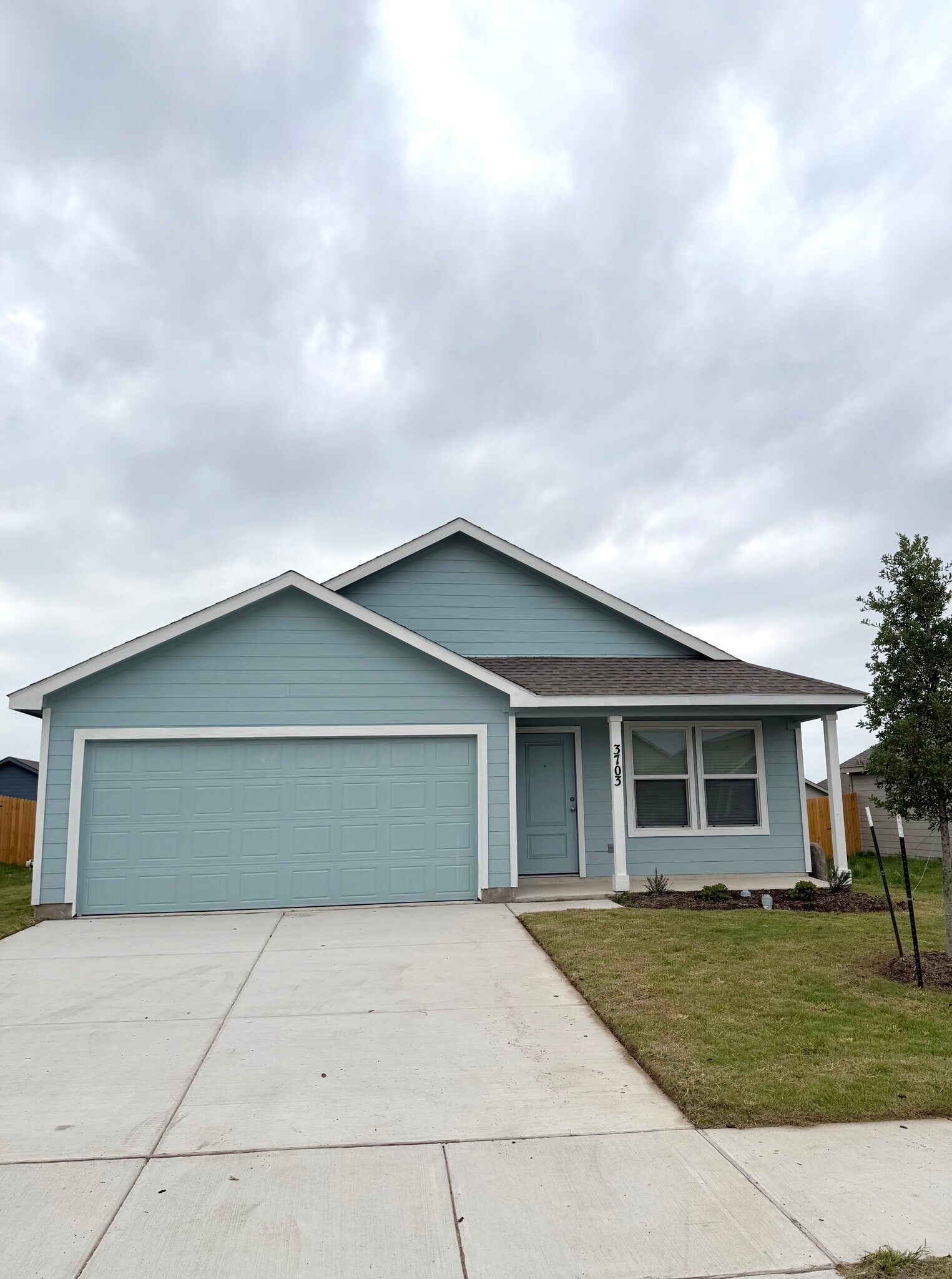 Building Photo - 3703 Oleander Pl