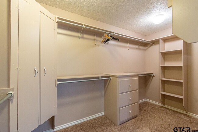 Building Photo - 16801 Lafayette Dr