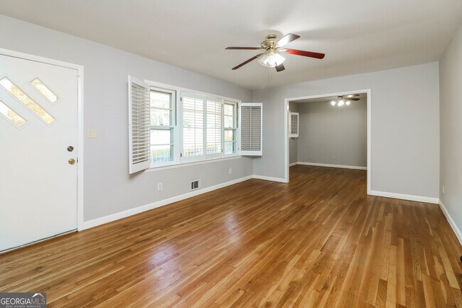 Building Photo - 1255 Angelia Dr SW