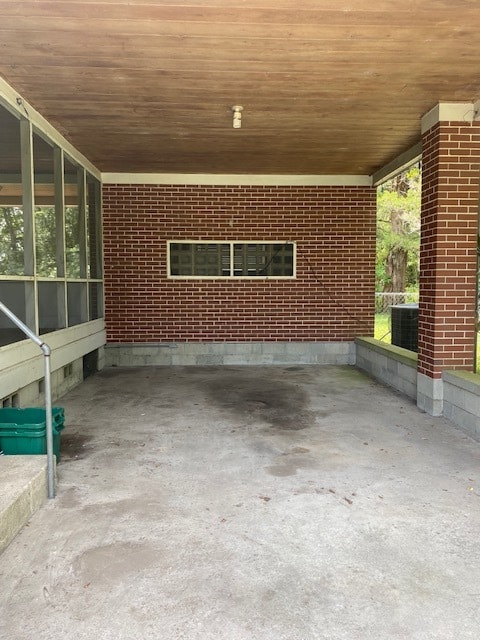 Building Photo - 1600 W Plymouth Ave