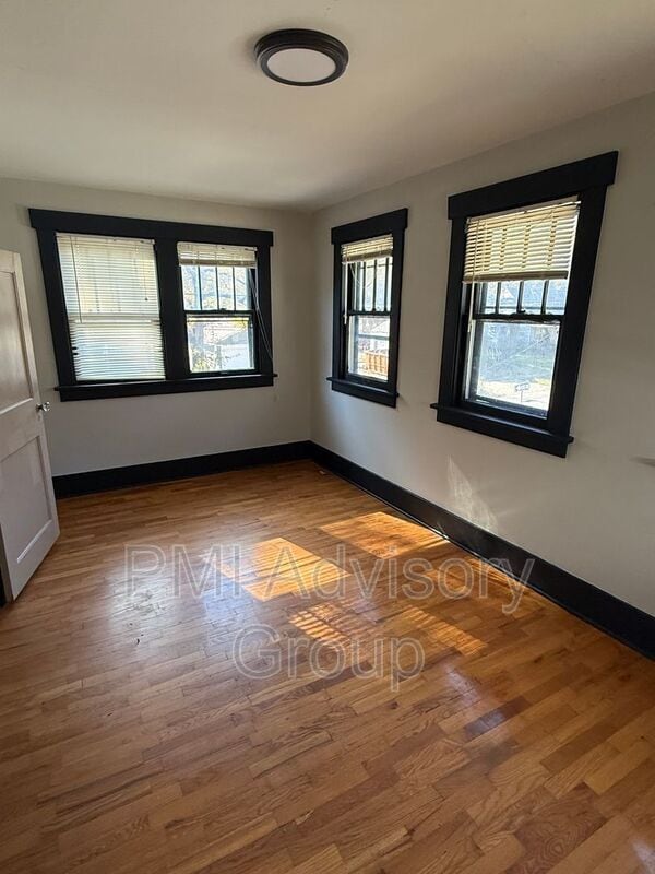 Building Photo - 1241 SW Macvicar Ave