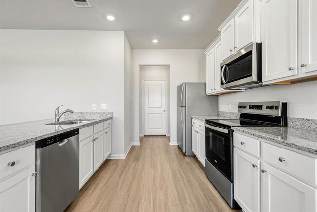 Building Photo - 6410 Elm St