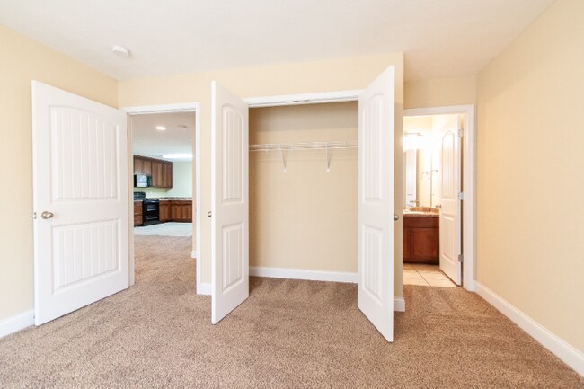 Building Photo - 6 Cal Rd