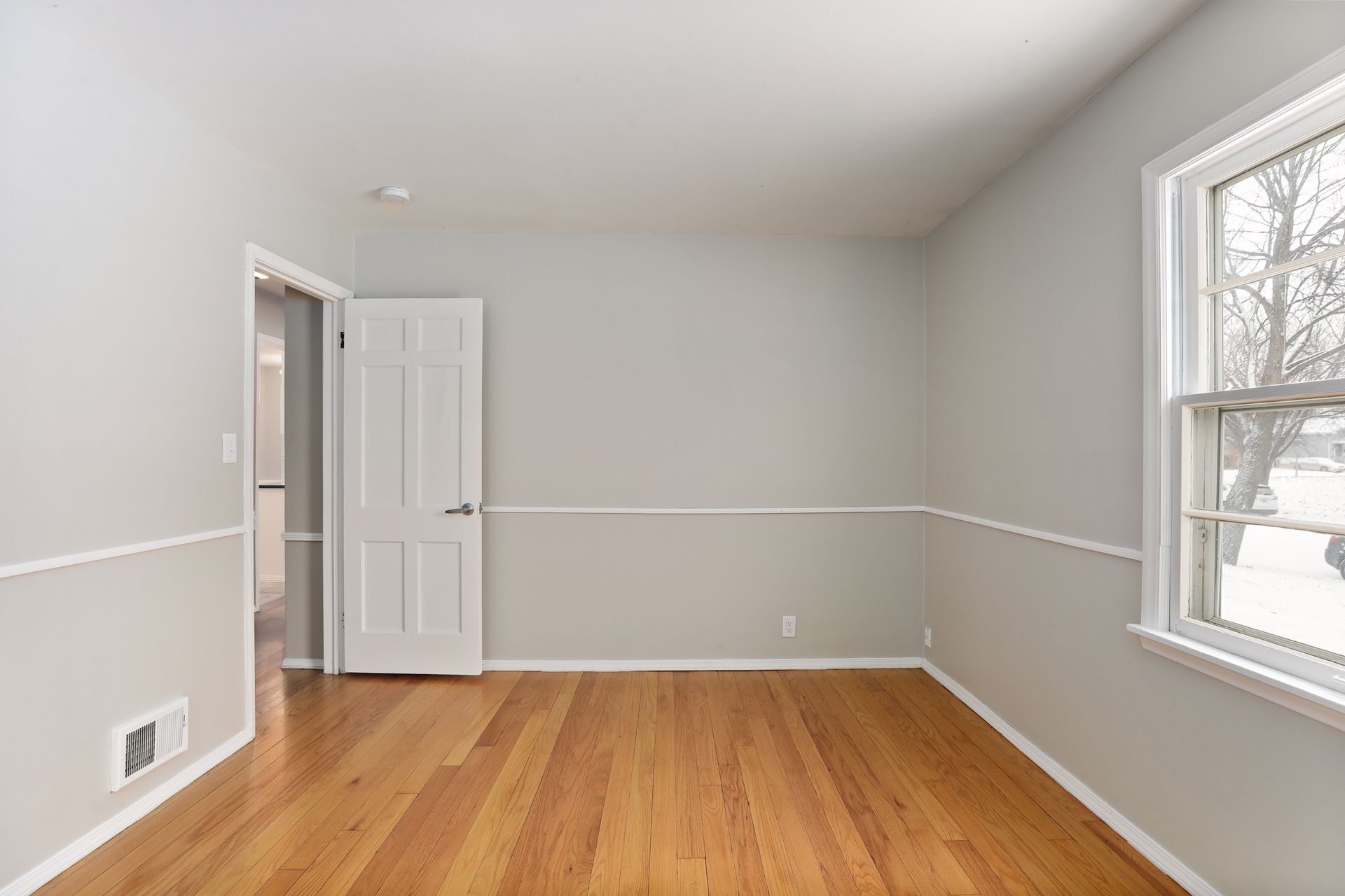 Main level bedroom 2 - 1395 Taylor Ave W