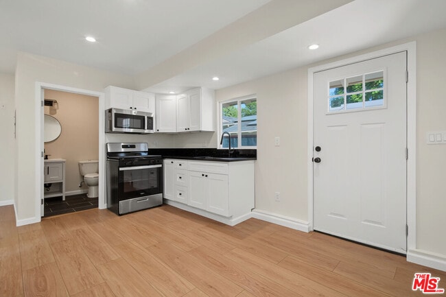 Building Photo - 11510 Fenton Ave