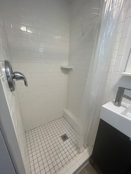Building Photo - 207 S Sabinas St