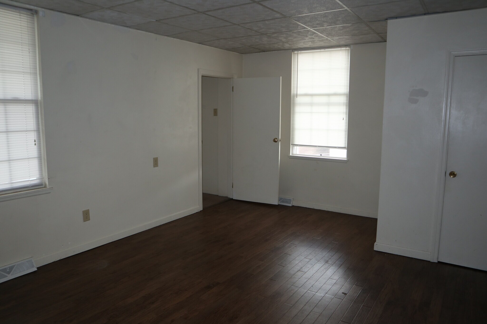 Building Photo - 320 3rd St