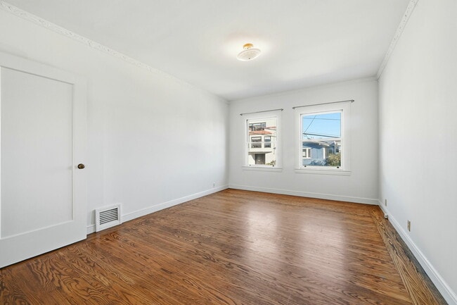 Building Photo - 685 47th Ave