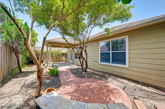 Building Photo - 26435 Marble Falls Bend