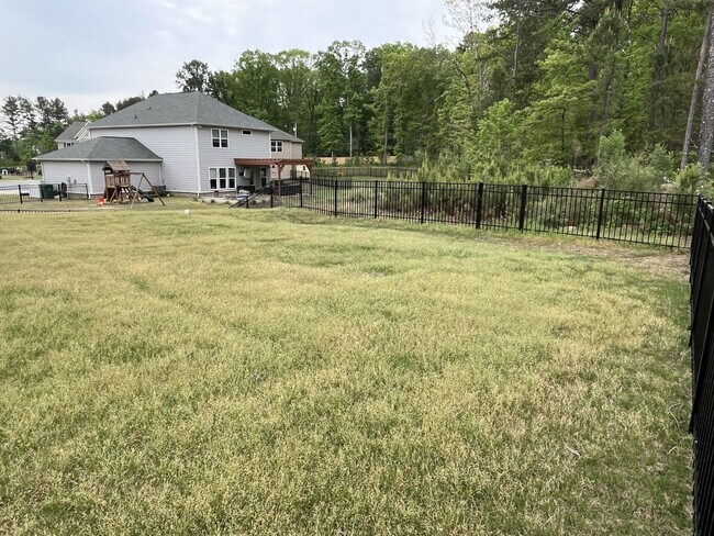 Building Photo - Spacious 5 Bed home in Stallings