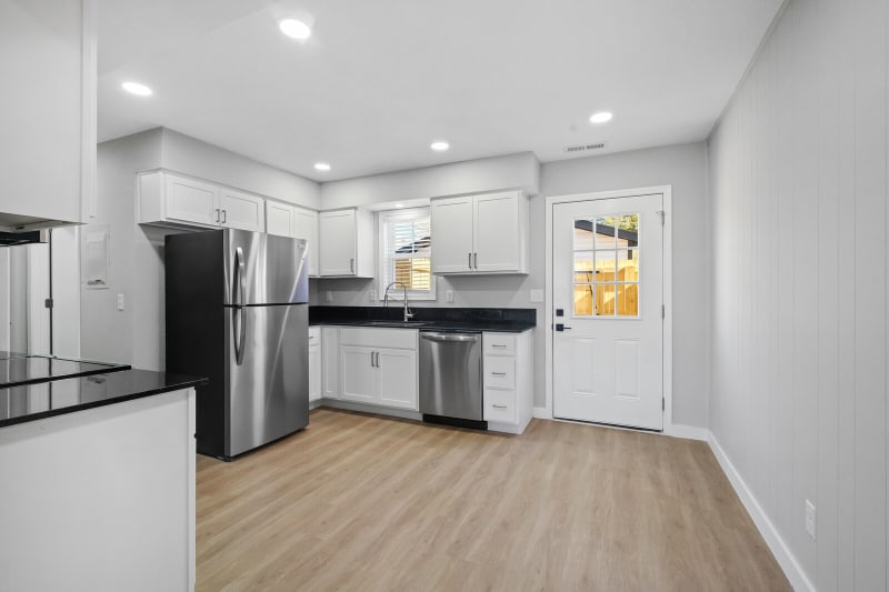 Building Photo - 404 NW D St