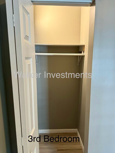 Building Photo - 1627 W 106th St