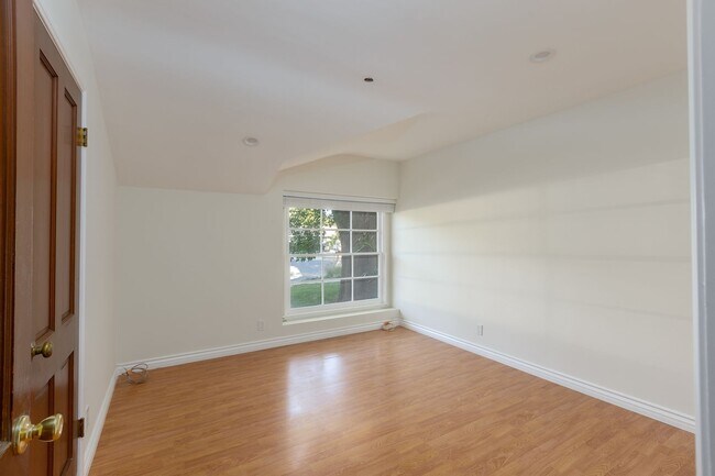 Building Photo - Charming Rustic 3BD/2BA Home in Peaceful C...