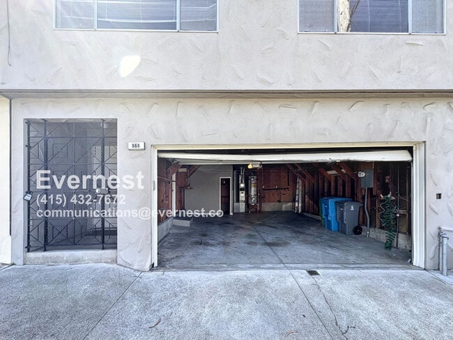 Primary Photo - Spacious 2-Bed, 2-Bath Single-Family Home ...