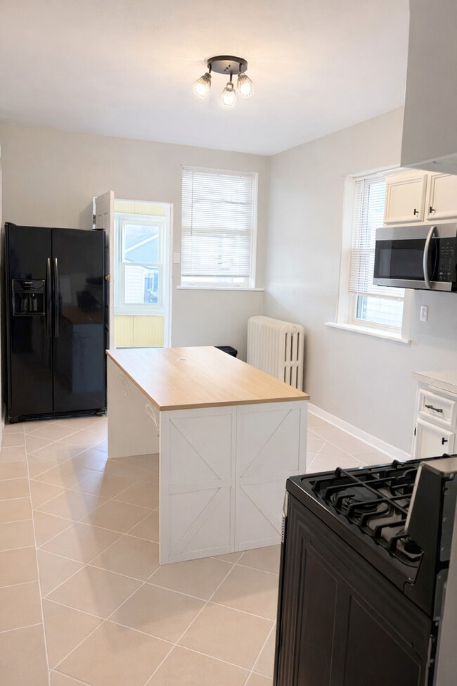 Building Photo - 4925 W Henderson St