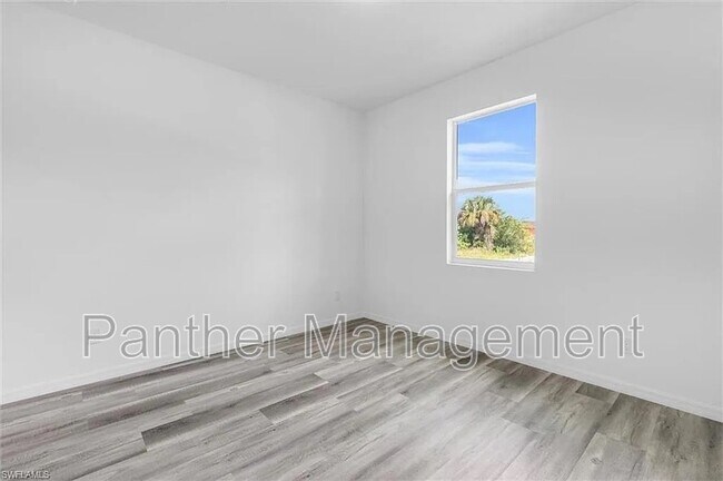 Building Photo - 422 NE 20th Terrace
